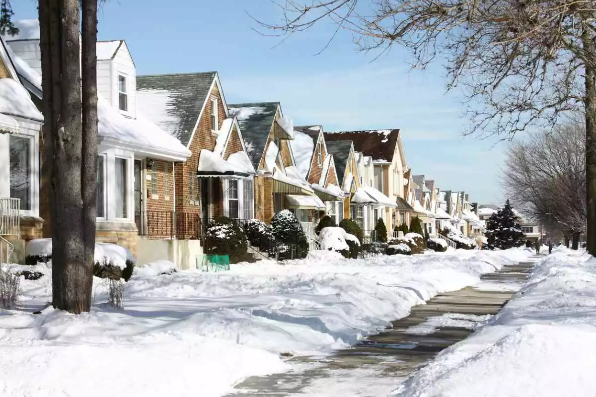 A group of chicago houses underneath a layer of snow